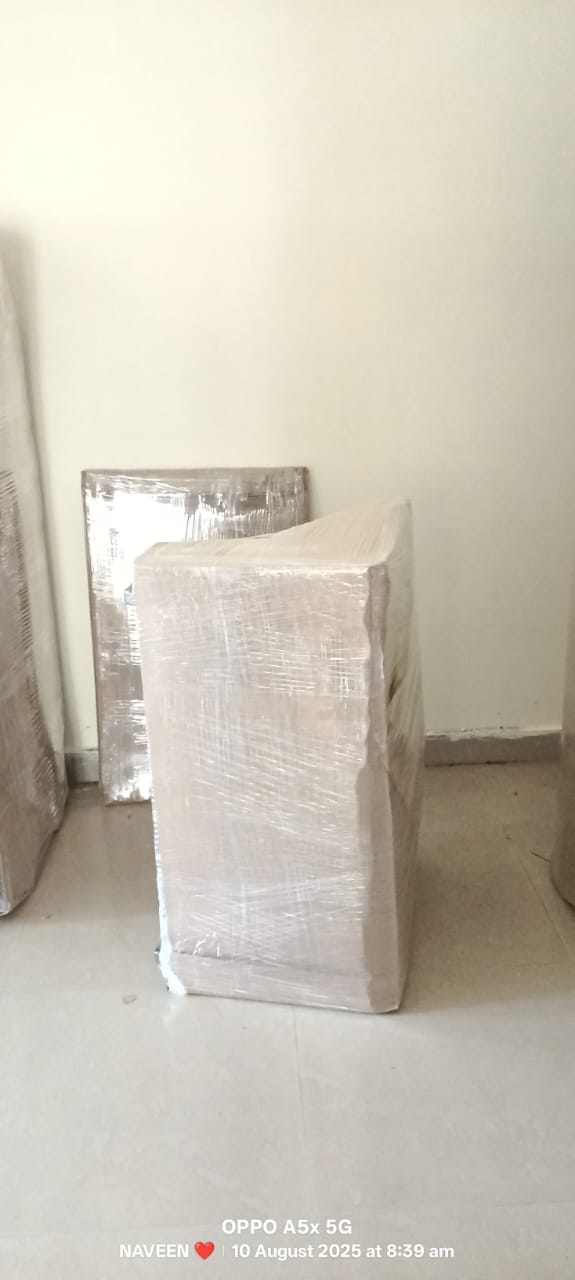 Careful unloading and indoor room placement at customer new residence